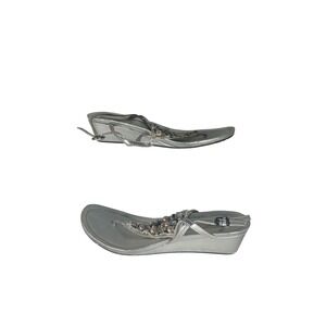 Simply Vera Vera Wang Wedge Sandals 9 Silver Beaded Pearl Glam Evening Y2K‎